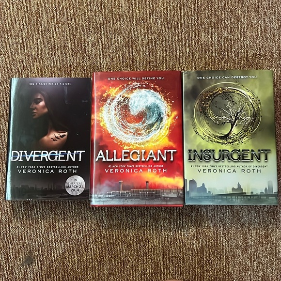 DIVERGENT Series Novels - Picture 1 of 3